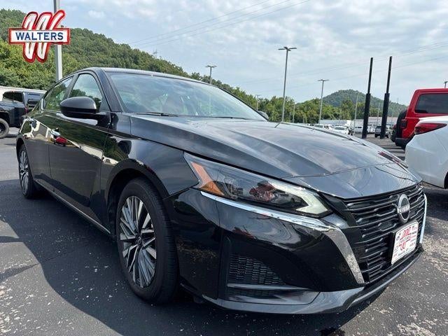 2025 Nissan Altima SV FWD in Black — front three-quarter view