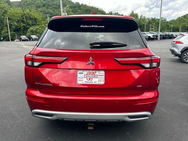 2024 Mitsubishi Outlander — rear three-quarter view