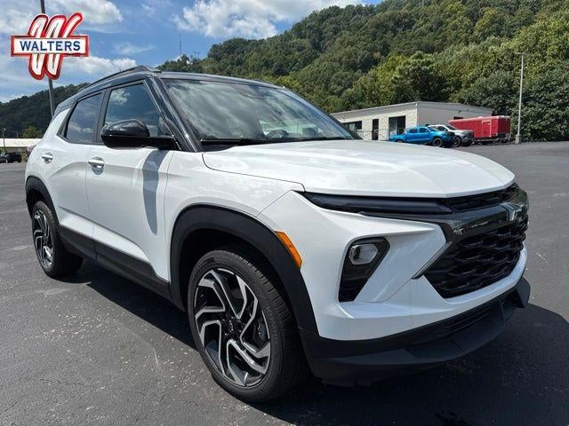2024 Chevrolet Trailblazer AWD 4dr RS in Summit White — front three-quarter view