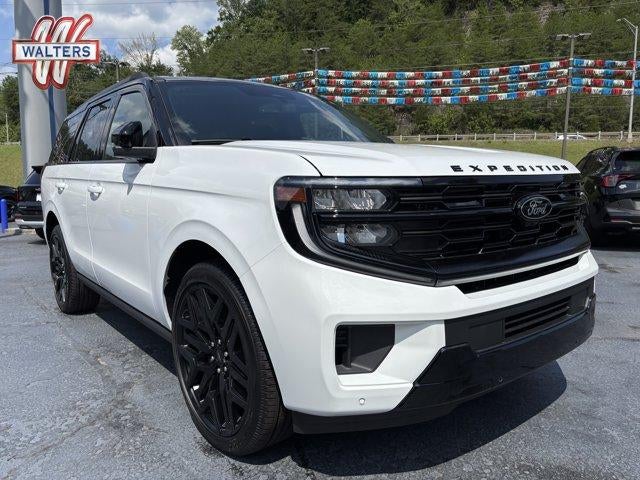 2026 Ford Expedition Platinum 4x4 in Oxford White — front three-quarter view