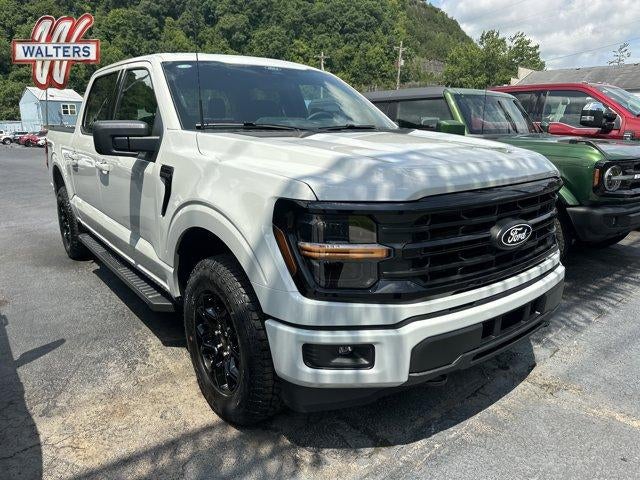 2026 Ford F-150 XLT 4WD SuperCrew 5.5' Box in Avalanche — front three-quarter view