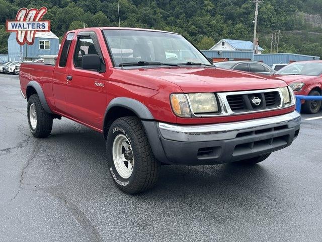 2000 Nissan Frontier 4WD XE in Aztec Red — front three-quarter view