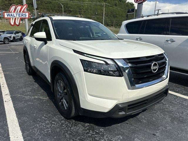 2024 Nissan Pathfinder SV 4WD in Pearl White Tricoat — front three-quarter view