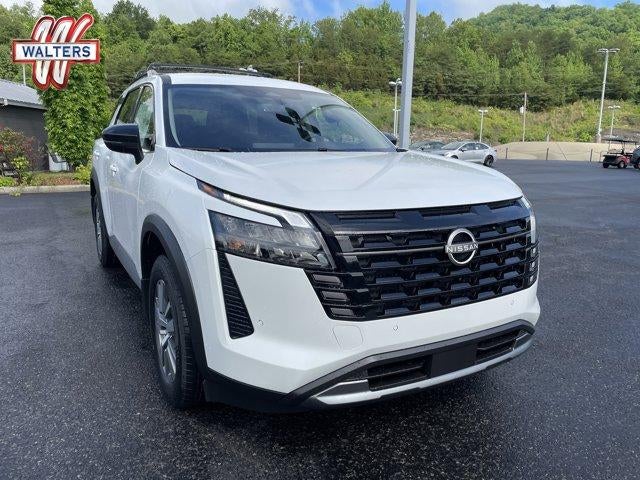 2026 Nissan Pathfinder SL 4WD in Everest White Pearl Tricoat — front three-quarter view