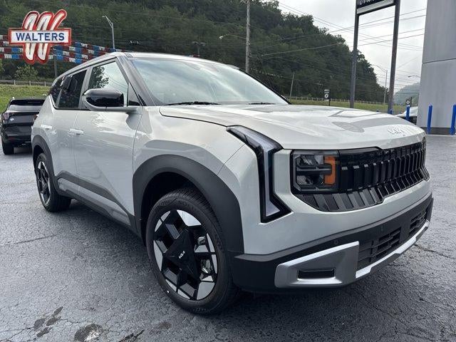 2027 Kia Seltos S AWD in Ivory Silver — front three-quarter view
