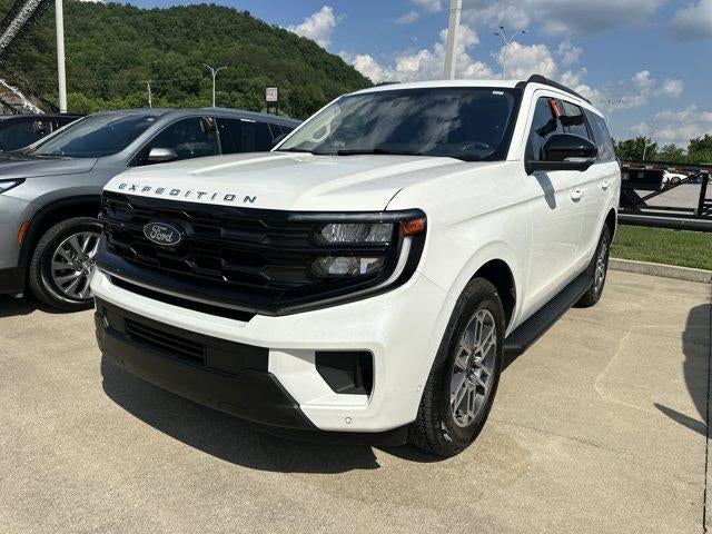 2025 Ford Expedition — rear three-quarter view