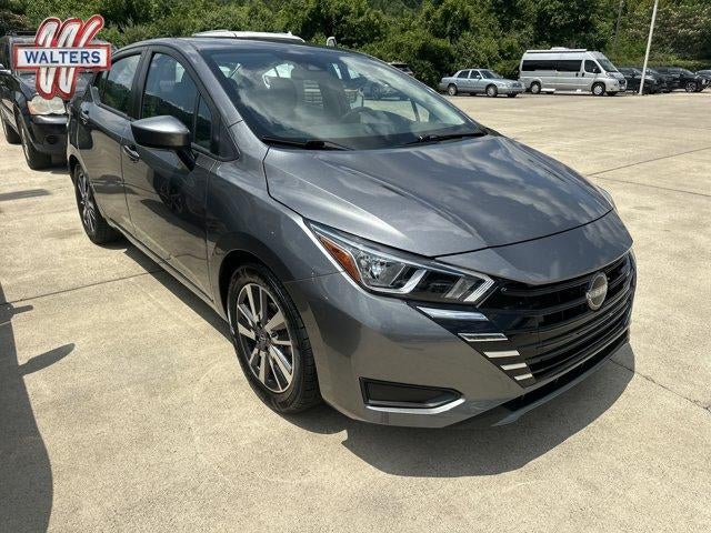 2023 Nissan Versa SV CVT in Gun Metallic — front three-quarter view