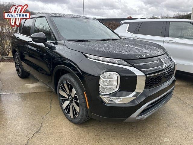 2026 Mitsubishi Outlander SE S-AWC in Labrador Black Pearl — front three-quarter view