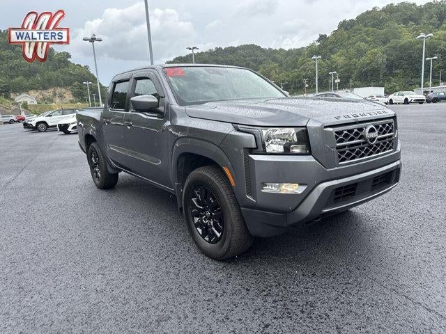 2022 Nissan Frontier Crew Cab 4x4 SV Auto in Gun Metallic — front three-quarter view