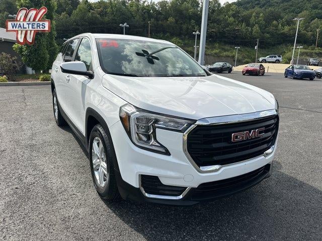 2024 GMC Terrain FWD 4dr SLE in Summit White — front three-quarter view