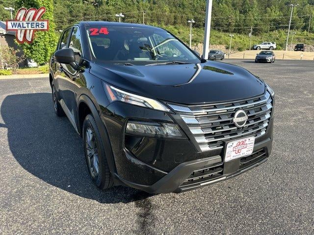 2024 Nissan Rogue FWD S in Super Black — front three-quarter view